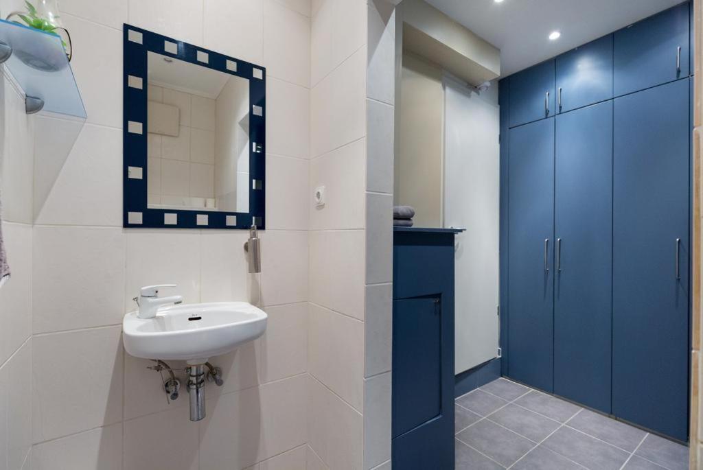 Space In Gozsdu Apartment Budapest Bagian luar foto