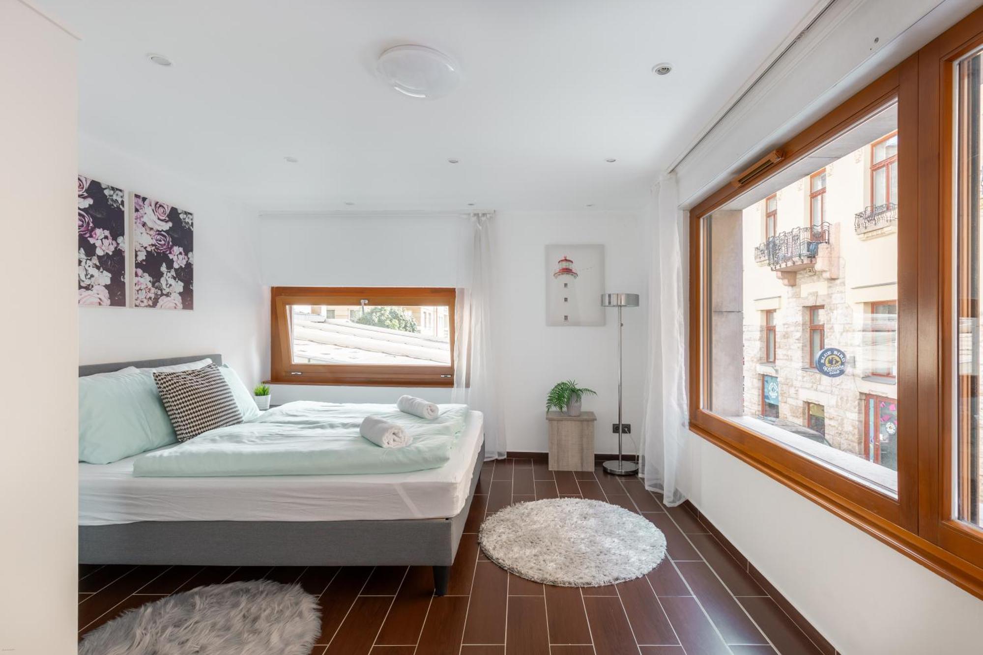 Space In Gozsdu Apartment Budapest Bagian luar foto